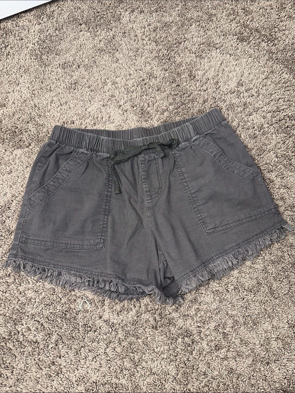 High-Waist Frayed Hem Women's Shorts - Charcoal Gray